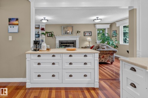 3108 36B Avenue Nw, Edmonton, AB - Indoor