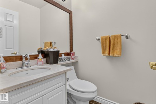 3108 36B Avenue Nw, Edmonton, AB - Indoor Photo Showing Bathroom