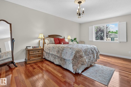 3108 36B Avenue Nw, Edmonton, AB - Indoor Photo Showing Bedroom