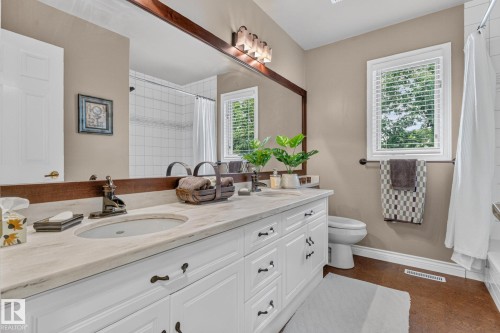 3108 36B Avenue Nw, Edmonton, AB - Indoor Photo Showing Bathroom