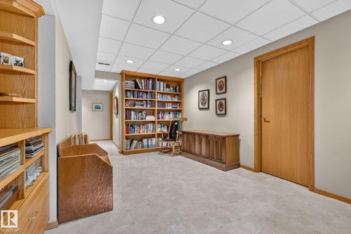 3108 36B Avenue Nw, Edmonton, AB - Indoor