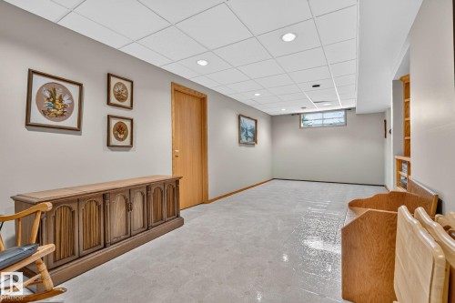 3108 36B Avenue Nw, Edmonton, AB - Indoor