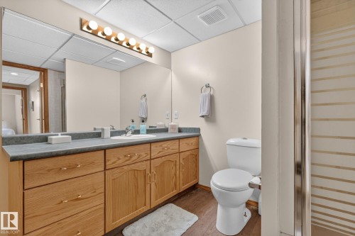 3108 36B Avenue Nw, Edmonton, AB - Indoor Photo Showing Bathroom