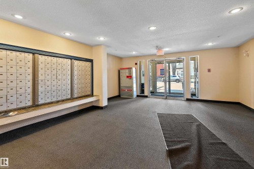 #325 11325 83 St Nw, Edmonton, AB - Indoor Photo Showing Other Room