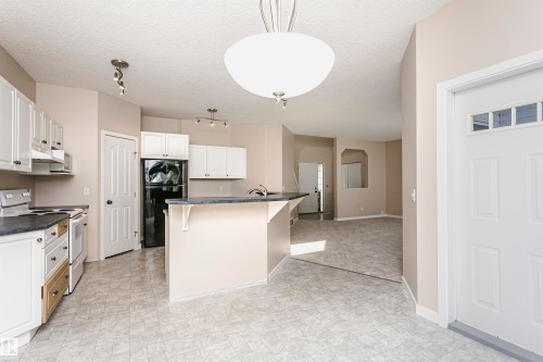 21 Alderson Close, Fort Saskatchewan, AB - Indoor Photo Showing Kitchen