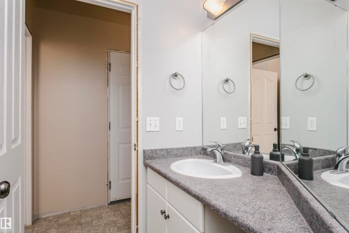 21 Alderson Close, Fort Saskatchewan, AB - Indoor Photo Showing Bathroom