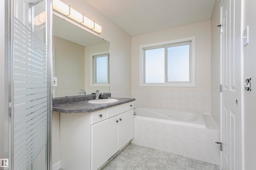 21 Alderson Close, Fort Saskatchewan, AB - Indoor Photo Showing Bathroom