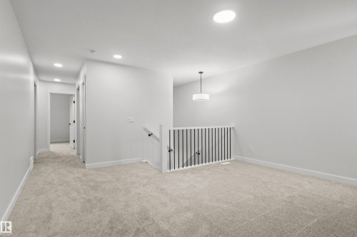 9096 Elves Loop Nw, Edmonton, AB - Indoor Photo Showing Other Room