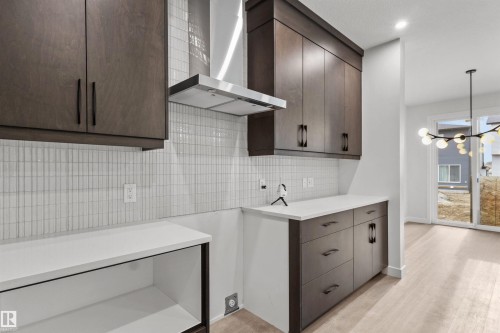 9096 Elves Loop Nw, Edmonton, AB - Indoor Photo Showing Kitchen