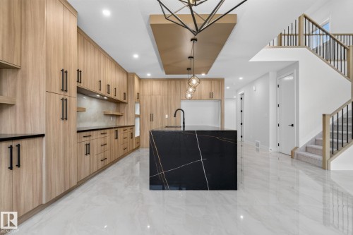 213 Fraser Way Nw, Edmonton, AB - Indoor Photo Showing Kitchen