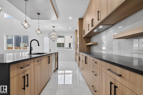 213 Fraser Way Nw, Edmonton, AB - Indoor Photo Showing Kitchen With Upgraded Kitchen
