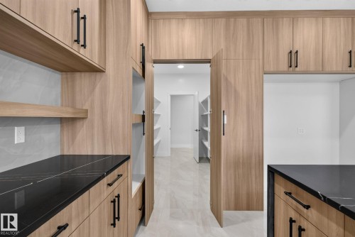 213 Fraser Way Nw, Edmonton, AB - Indoor Photo Showing Kitchen