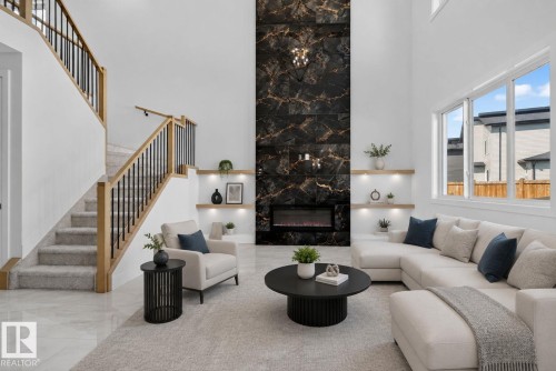 213 Fraser Way Nw, Edmonton, AB - Indoor Photo Showing Living Room