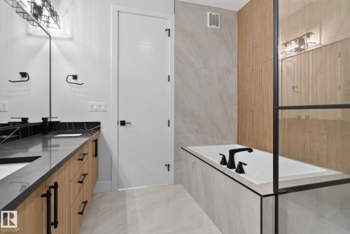 213 Fraser Way Nw, Edmonton, AB - Indoor Photo Showing Bathroom