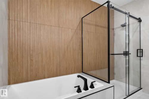 213 Fraser Way Nw, Edmonton, AB - Indoor Photo Showing Bathroom