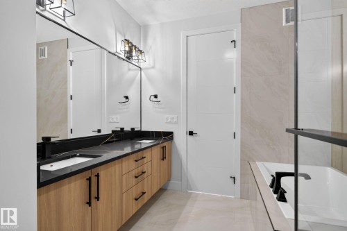 213 Fraser Way Nw, Edmonton, AB - Indoor Photo Showing Bathroom