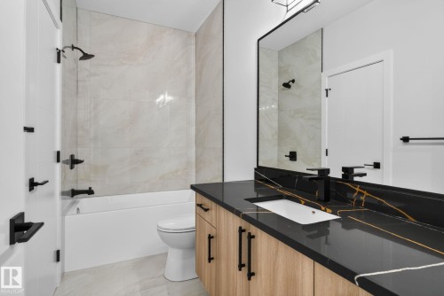 213 Fraser Way Nw, Edmonton, AB - Indoor Photo Showing Bathroom