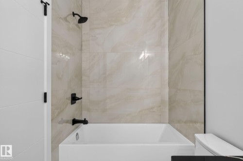 213 Fraser Way Nw, Edmonton, AB - Indoor Photo Showing Bathroom