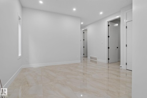 213 Fraser Way Nw, Edmonton, AB - Indoor Photo Showing Other Room