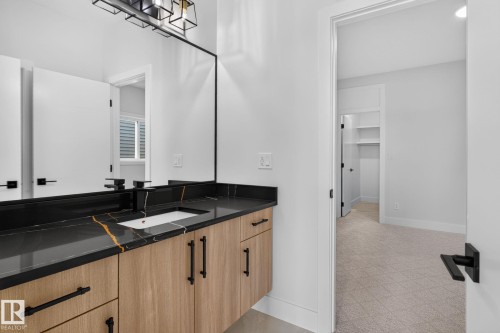 213 Fraser Way Nw, Edmonton, AB - Indoor Photo Showing Bathroom