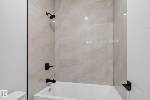 213 Fraser Way Nw, Edmonton, AB - Indoor Photo Showing Bathroom