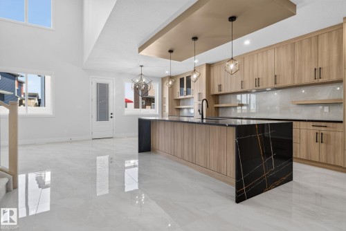 213 Fraser Way Nw, Edmonton, AB - Indoor Photo Showing Kitchen