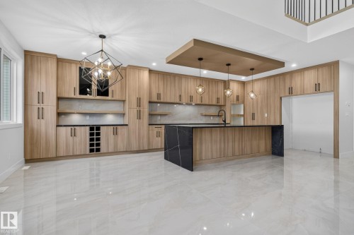213 Fraser Way Nw, Edmonton, AB - Indoor Photo Showing Kitchen