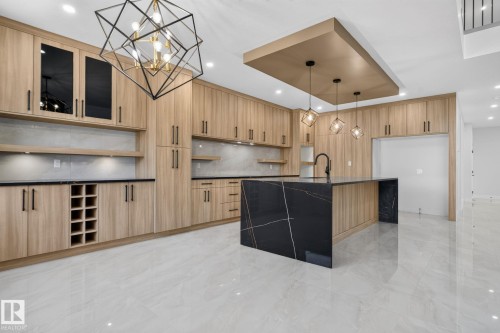 213 Fraser Way Nw, Edmonton, AB - Indoor Photo Showing Kitchen