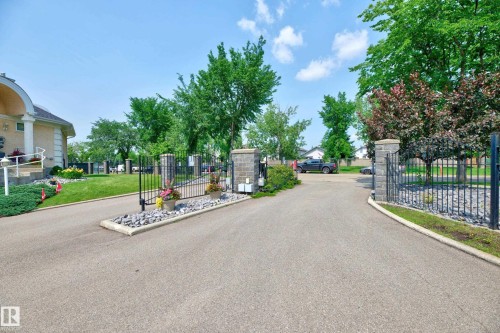 #4 11809 9B Av Nw, Edmonton, AB - Outdoor