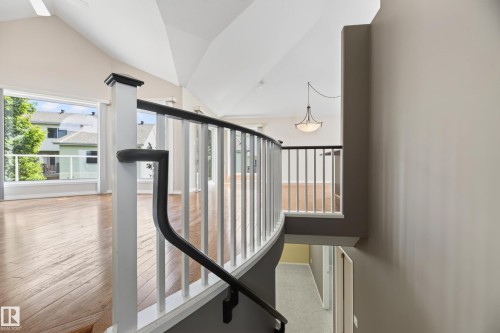 #4 11809 9B Av Nw, Edmonton, AB - Indoor Photo Showing Other Room