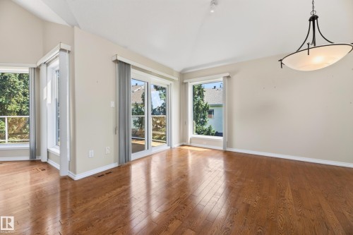 #4 11809 9B Av Nw, Edmonton, AB - Indoor Photo Showing Other Room