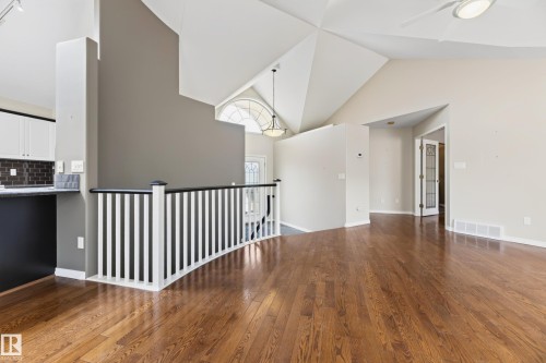 #4 11809 9B Av Nw, Edmonton, AB - Indoor Photo Showing Other Room
