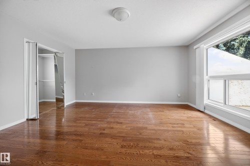 #4 11809 9B Av Nw, Edmonton, AB - Indoor Photo Showing Other Room