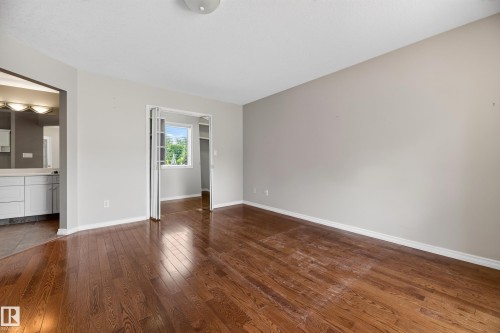 #4 11809 9B Av Nw, Edmonton, AB - Indoor Photo Showing Other Room