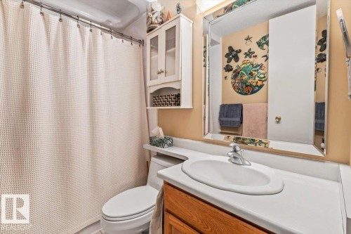 8928 92 Avenue, Fort Saskatchewan, AB - Indoor Photo Showing Bathroom