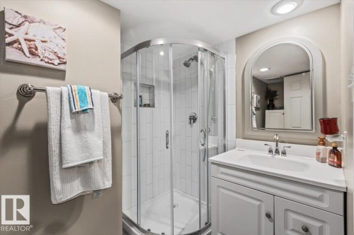 8928 92 Avenue, Fort Saskatchewan, AB - Indoor Photo Showing Bathroom