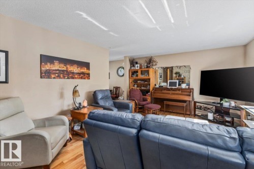 8928 92 Avenue, Fort Saskatchewan, AB - Indoor Photo Showing Living Room