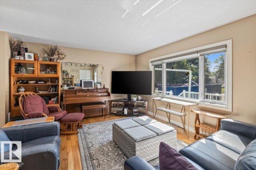 8928 92 Avenue, Fort Saskatchewan, AB - Indoor Photo Showing Living Room