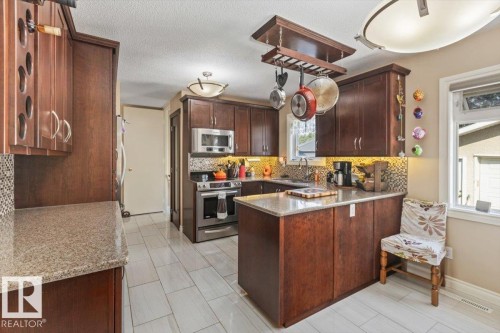 8928 92 Avenue, Fort Saskatchewan, AB - Indoor Photo Showing Kitchen