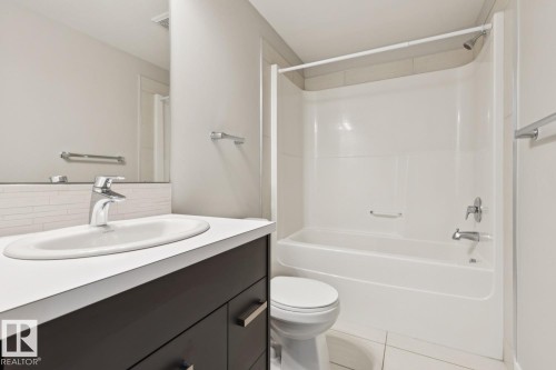 #904 10410 102 Av Nw, Edmonton, AB - Indoor Photo Showing Bathroom