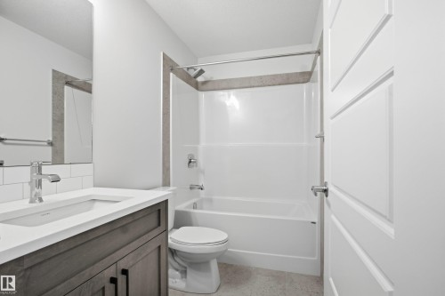 3758 Erlanger Drive Nw, Edmonton, AB - Indoor Photo Showing Bathroom