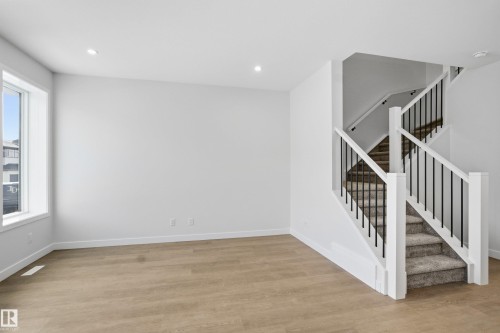 3758 Erlanger Drive Nw, Edmonton, AB - Indoor Photo Showing Other Room