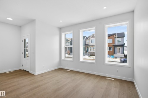 3758 Erlanger Drive Nw, Edmonton, AB - Indoor Photo Showing Other Room