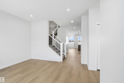 3758 Erlanger Drive Nw, Edmonton, AB - Indoor Photo Showing Other Room