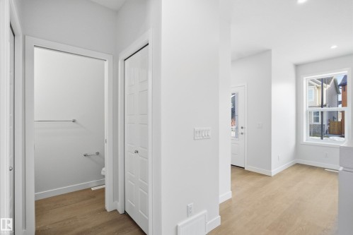 3758 Erlanger Drive Nw, Edmonton, AB - Indoor Photo Showing Other Room