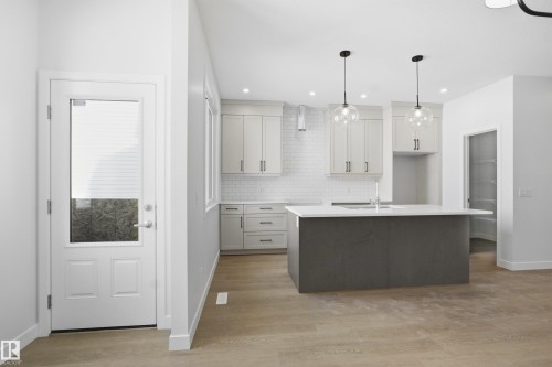 3758 Erlanger Drive Nw, Edmonton, AB - Indoor Photo Showing Kitchen