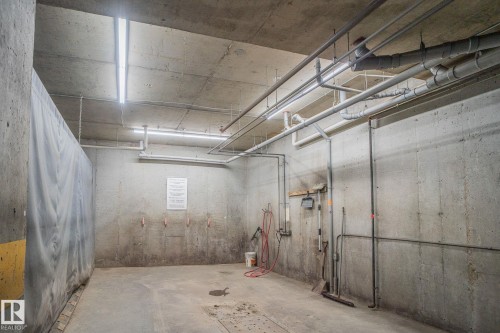 #210 392 Silver Berry Rd Nw, Edmonton, AB - Indoor Photo Showing Garage