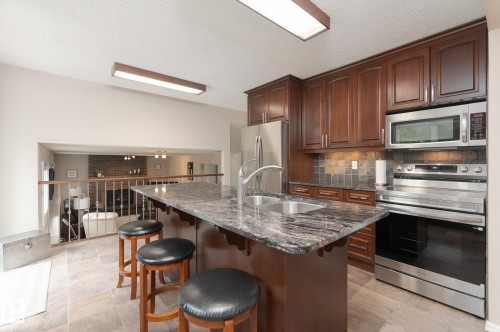 94 Marlboro Drive, Spruce Grove, AB - Indoor Photo Showing Kitchen With Double Sink With Upgraded Kitchen