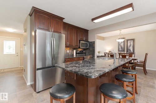 94 Marlboro Drive, Spruce Grove, AB - Indoor Photo Showing Kitchen With Upgraded Kitchen