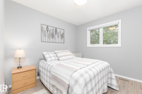 94 Marlboro Drive, Spruce Grove, AB - Indoor Photo Showing Bedroom